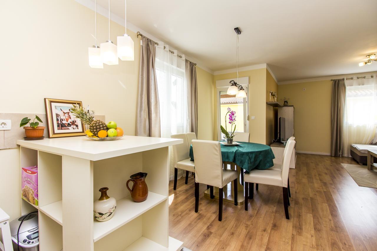 شقة Apartman Maxim بولا المظهر الخارجي الصورة