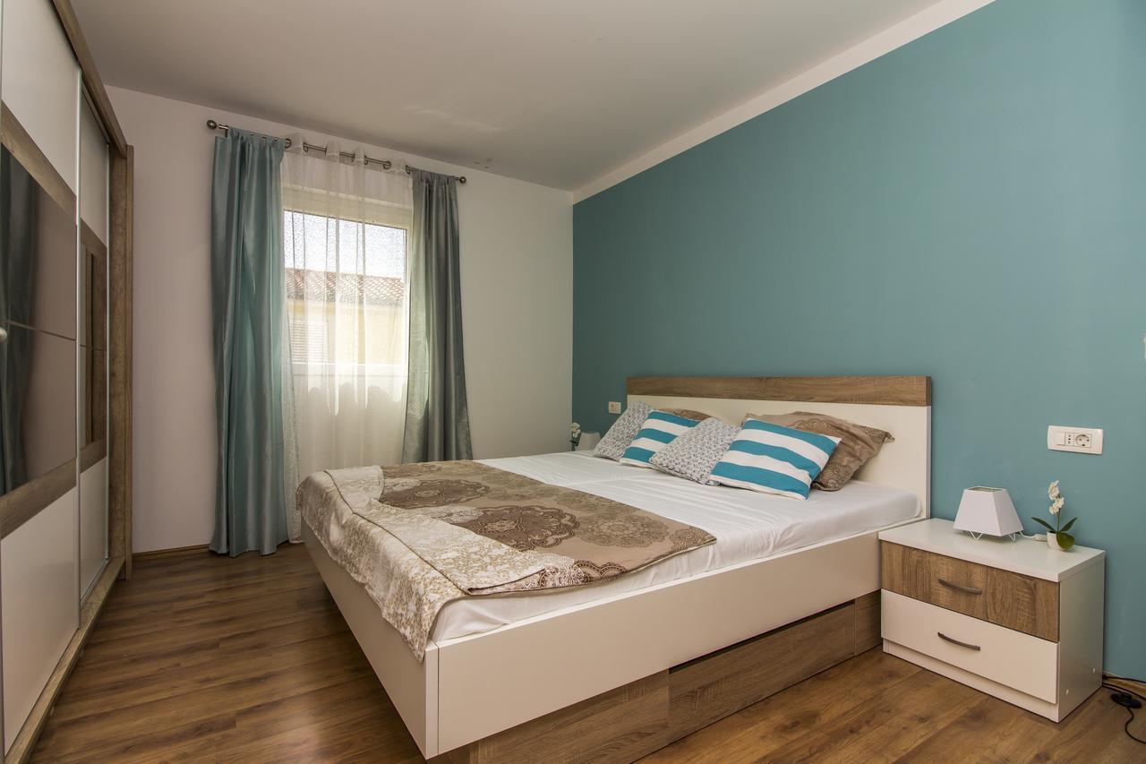 شقة Apartman Maxim بولا المظهر الخارجي الصورة