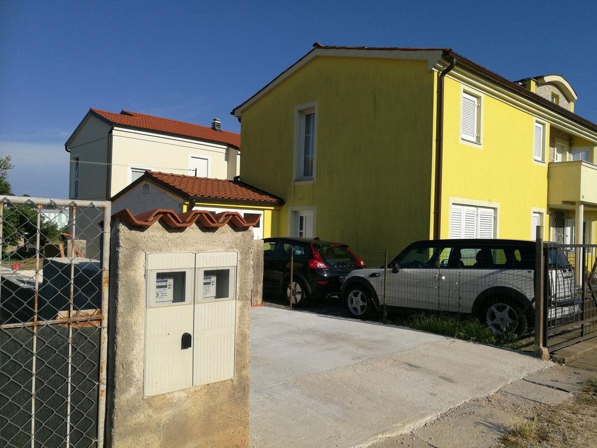 شقة Apartman Maxim بولا المظهر الخارجي الصورة